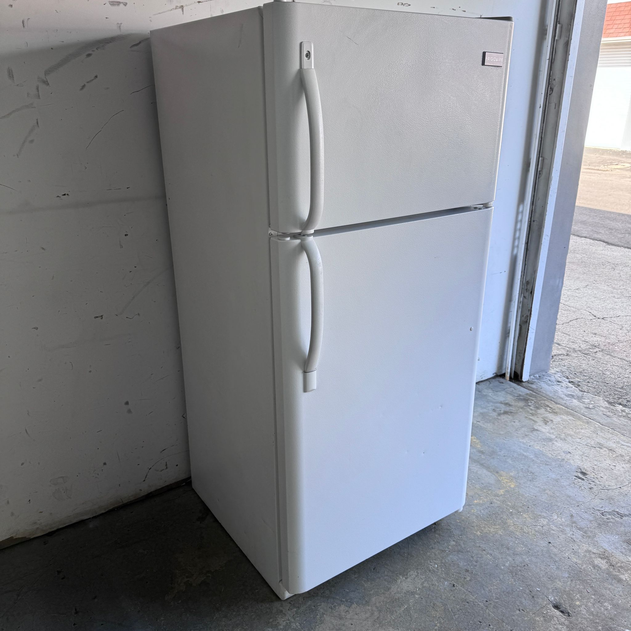 Frigidaire Top and Bottom Refrigerator Frigidaire Top and Bottom Refrigerator
